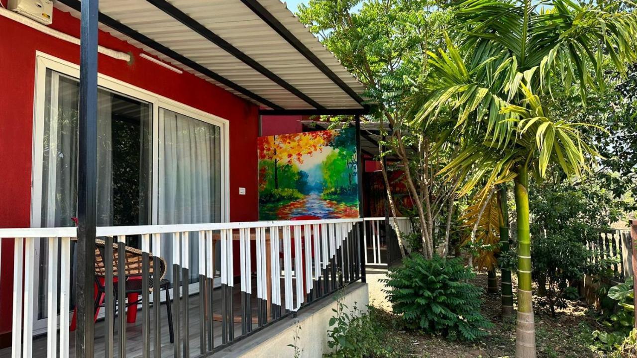 The B Hive Londa Exterior foto